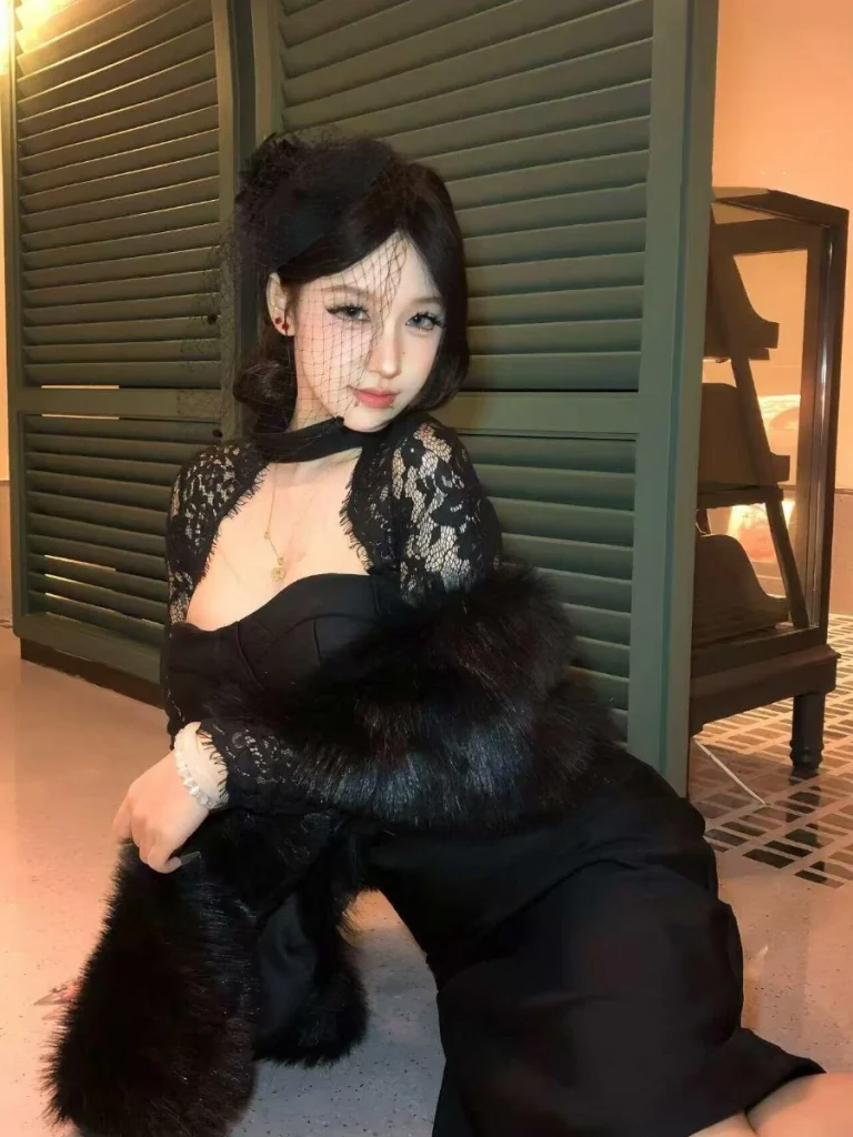 图片[2]-抖音受气包2.0｜57图32视频，她咬着下唇的样子比哭还让人心疼-思维日记